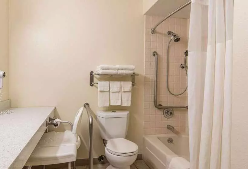 فندق Quality Inn