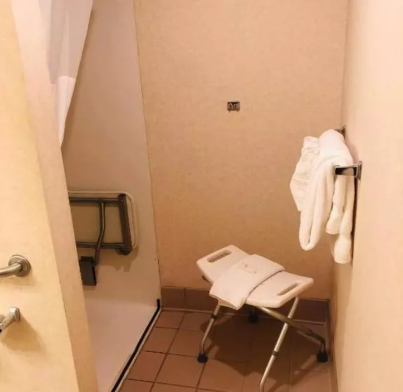 هتل Ramada By Wyndham Butte