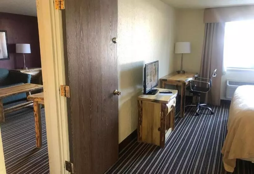 هتل Ramada By Wyndham Butte