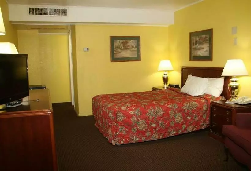 فندق Townsman Inn Larned