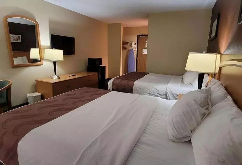 هتل Travelodge By Wyndham Fargo