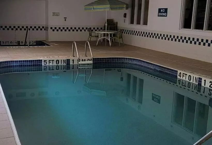 هتل Travelodge By Wyndham Fargo