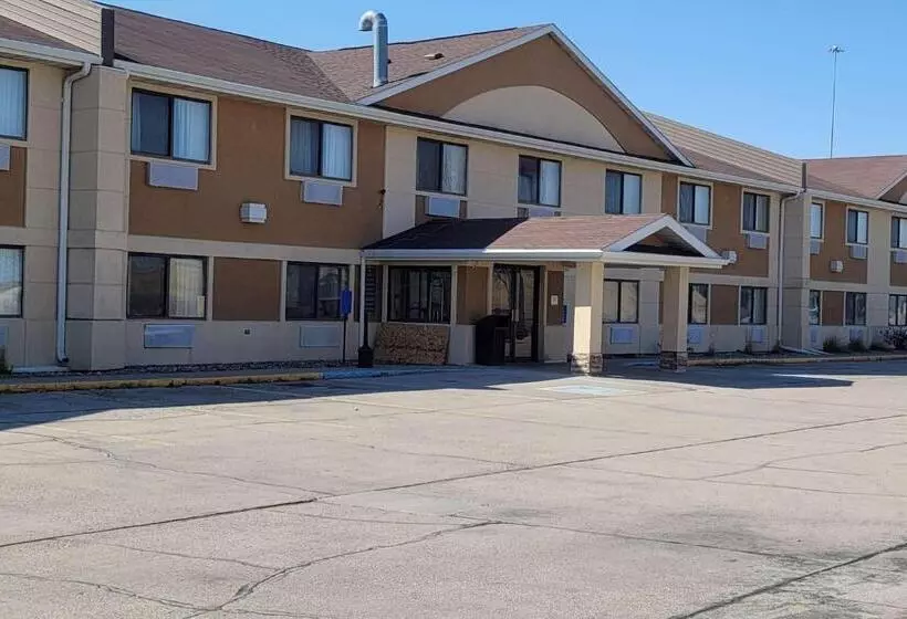 هتل Travelodge By Wyndham Fargo