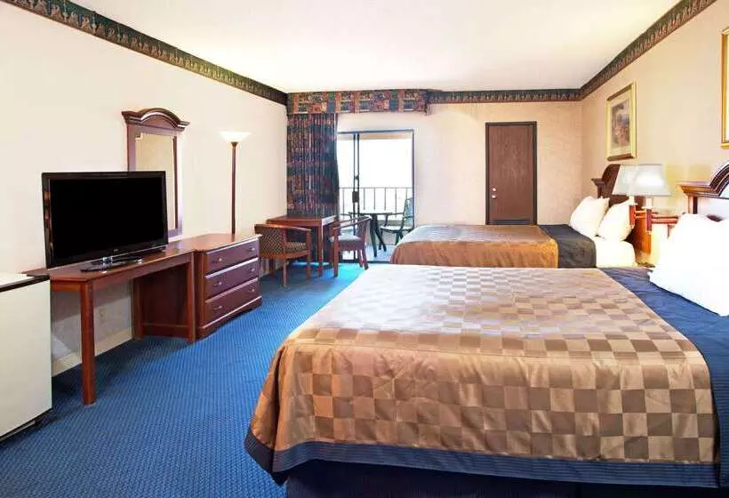 فندق Travelodge By Wyndham Ocean Front