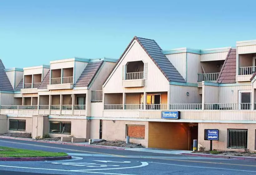 فندق Travelodge By Wyndham Ocean Front