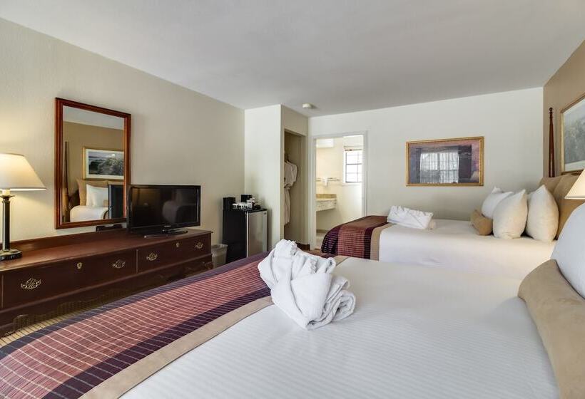 هتل Twin Peaks Lodge & Hot Springs