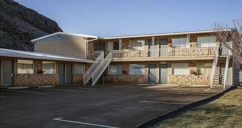 Motel Three Rivers Inn