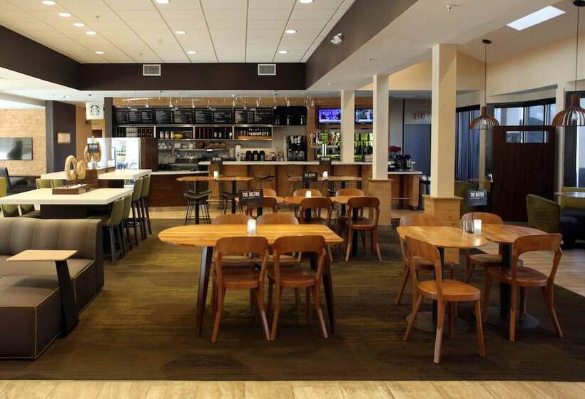 Отель Courtyard Atlanta Northlake