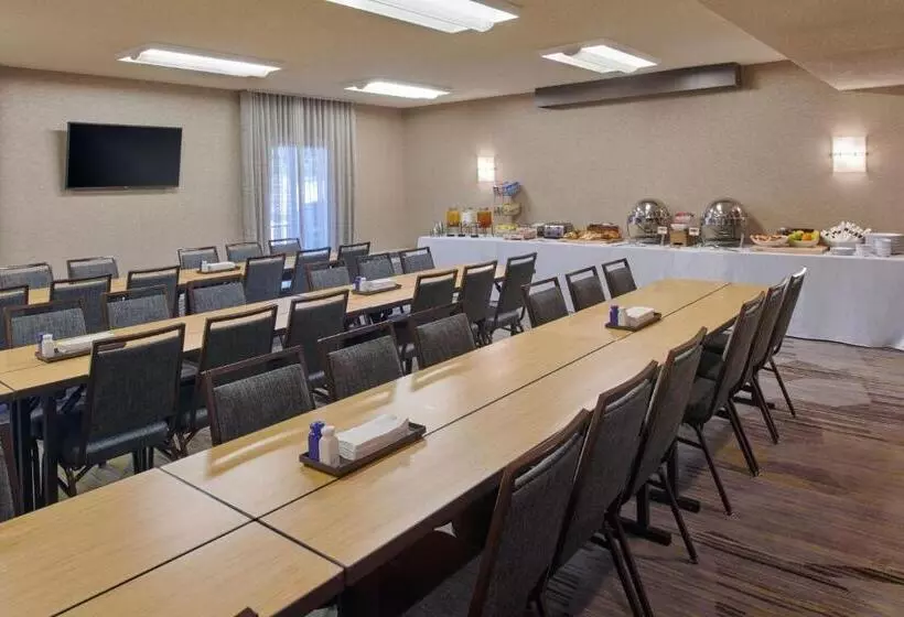 בית מלון כפרי Courtyard Detroit Dearborn