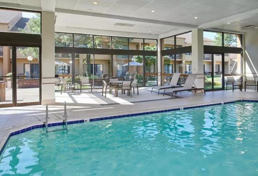 בית מלון כפרי Courtyard Detroit Dearborn