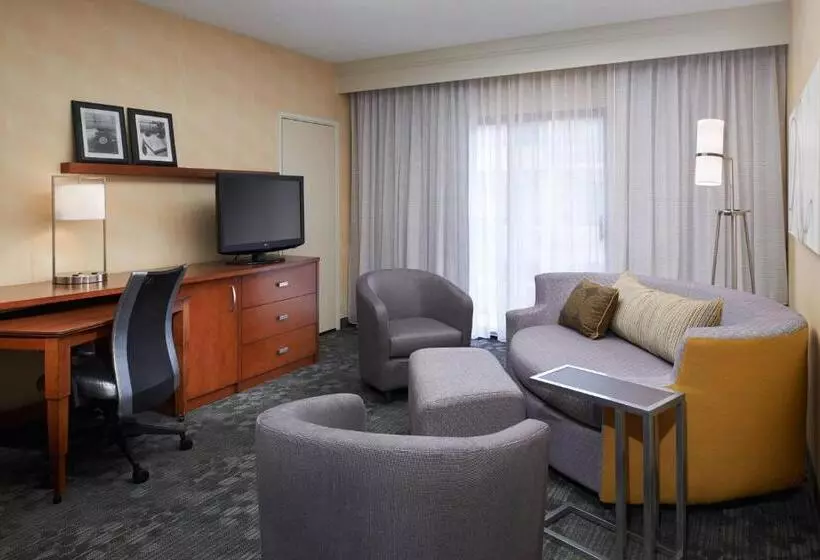 בית מלון כפרי Courtyard Detroit Dearborn