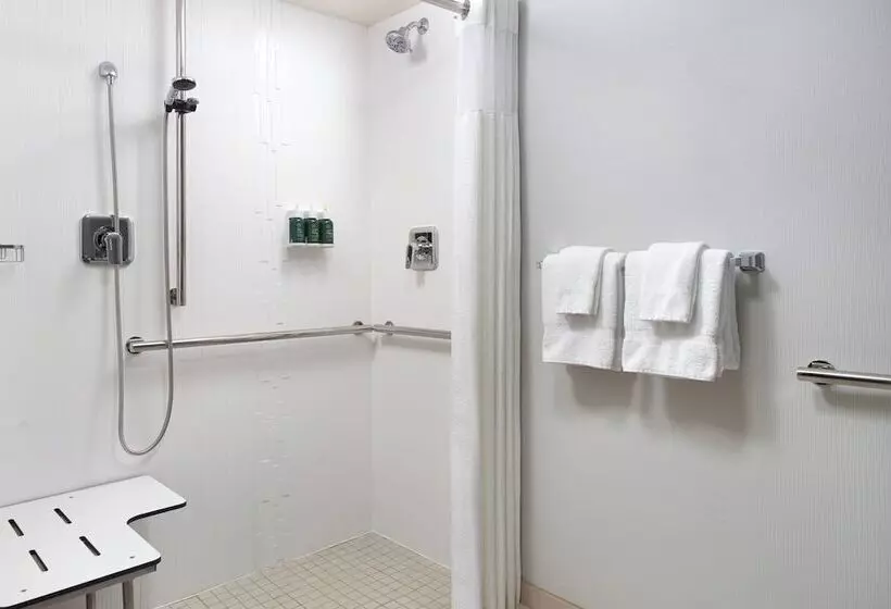 호텔 Courtyard Charlotte Southpark