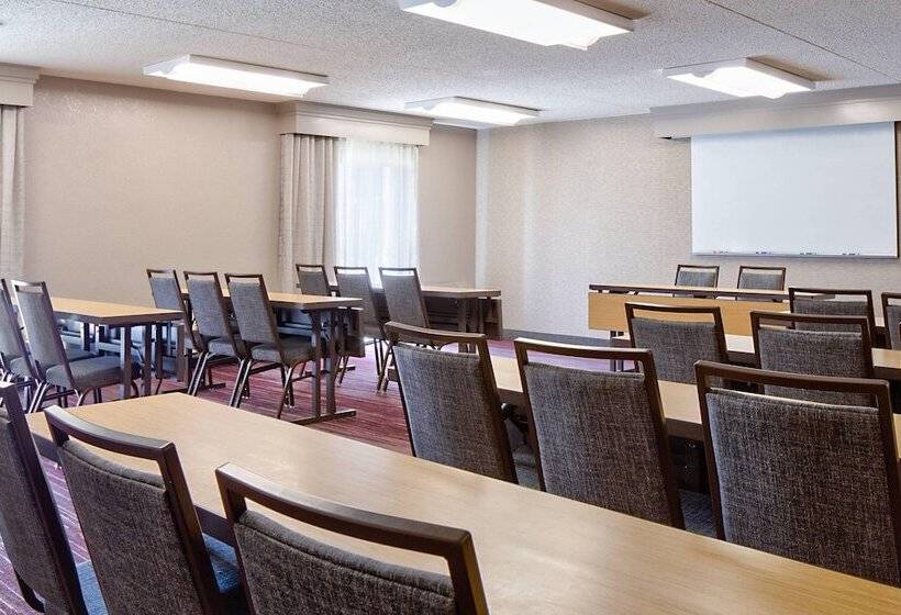 فندق Courtyard By Marriott Dallas Arlington Entertainment District