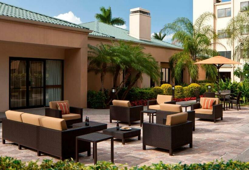 هتل Courtyard Miami Airport West Doral