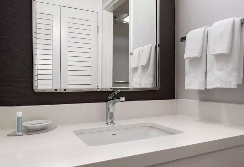 فندق Courtyard By Marriott Rye