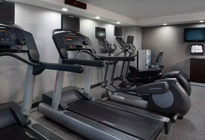 فندق Courtyard Winstonsalem University