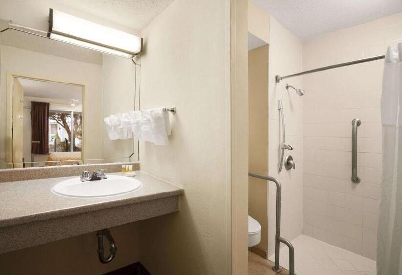 فندق Days Inn By Wyndham Westend Alexandria,va Washington Dc Area