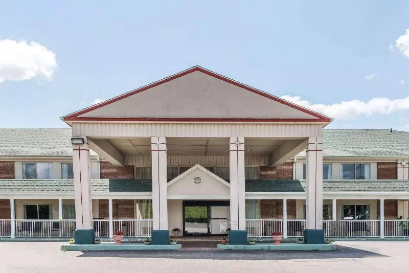 Hotelli Days Inn By Wyndham Columbus In