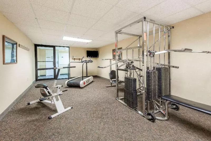 Hotelli Days Inn By Wyndham Columbus In