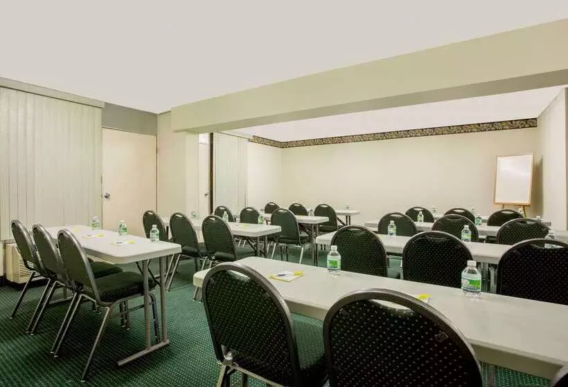 Hotel Days Inn By Wyndham Forsyth