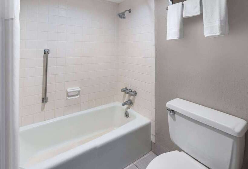 בית מלון כפרי Days Inn By Wyndham Forsyth