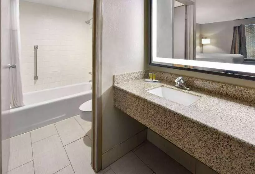 Hotel Days Inn By Wyndham Forsyth