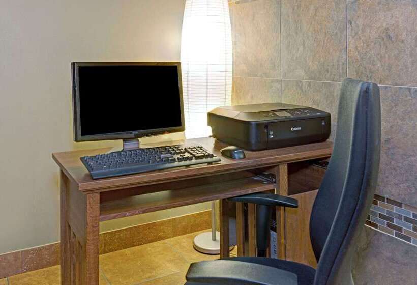 هتل Days Inn By Wyndham Fort Collins