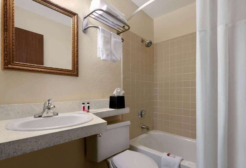 هتل Days Inn By Wyndham Fort Collins