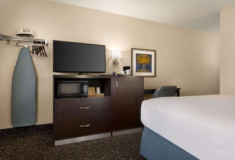 هتل Days Inn By Wyndham Fort Collins