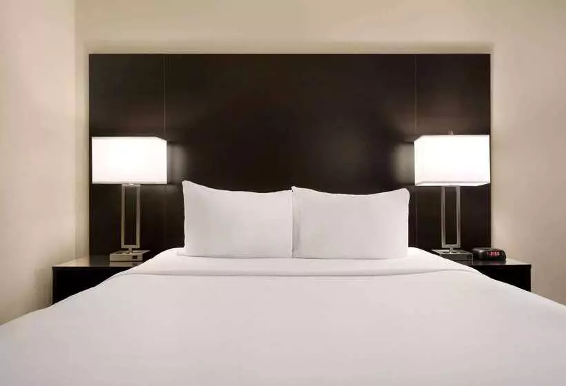 فندق Days Inn By Wyndham Fort Collins