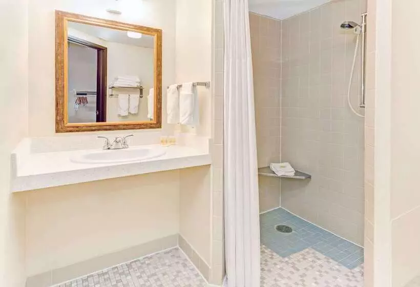 فندق Days Inn By Wyndham Fort Collins