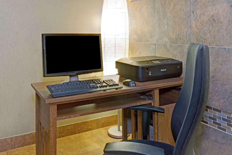 هتل Days Inn By Wyndham Fort Collins