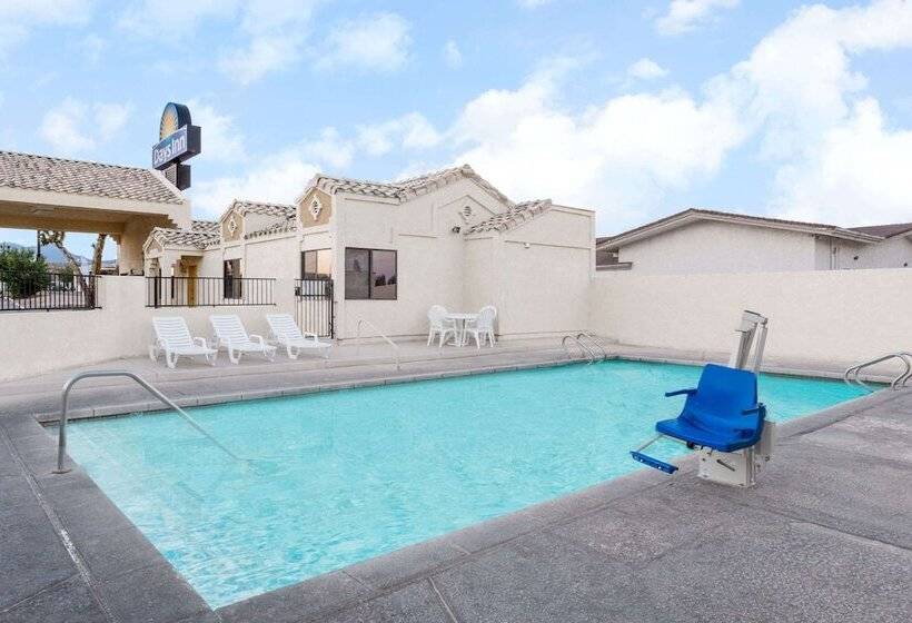 בית מלון כפרי Days Inn By Wyndham Kingman West