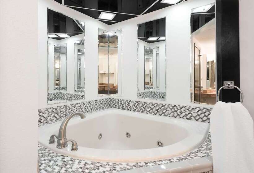 هتل Days Inn By Wyndham St Clairsville