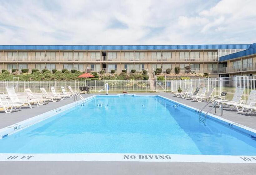 هتل Days Inn By Wyndham St Clairsville