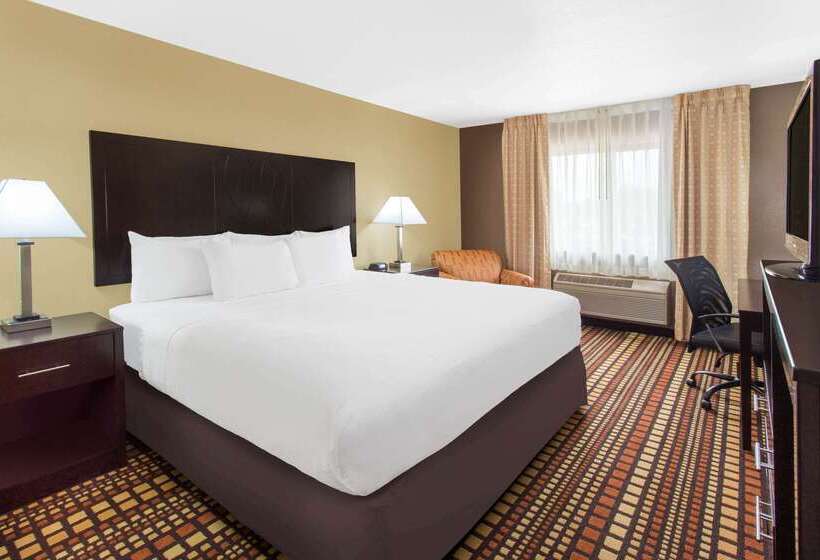 فندق Days Inn & Suites By Wyndham Davenport East