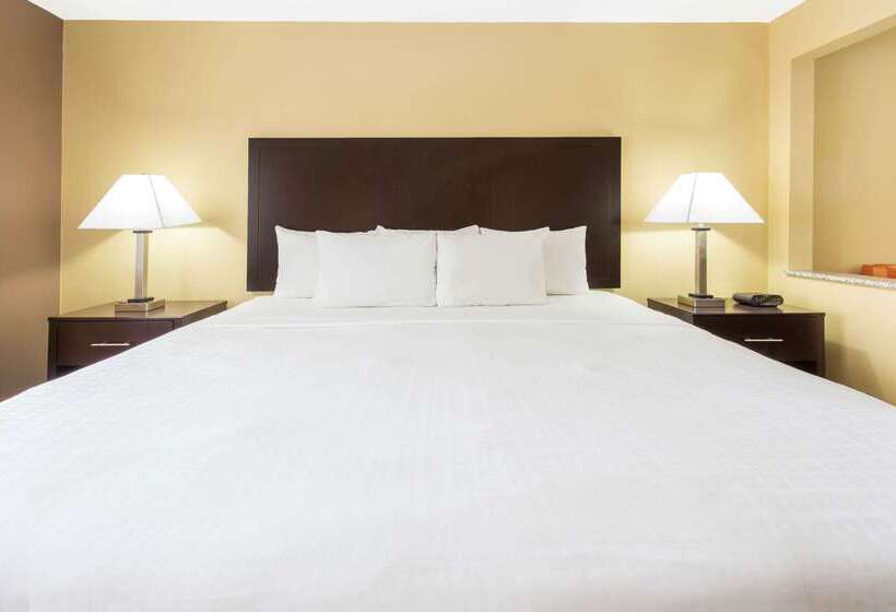فندق Days Inn & Suites By Wyndham Davenport East