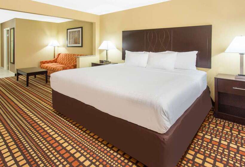 فندق Days Inn & Suites By Wyndham Davenport East