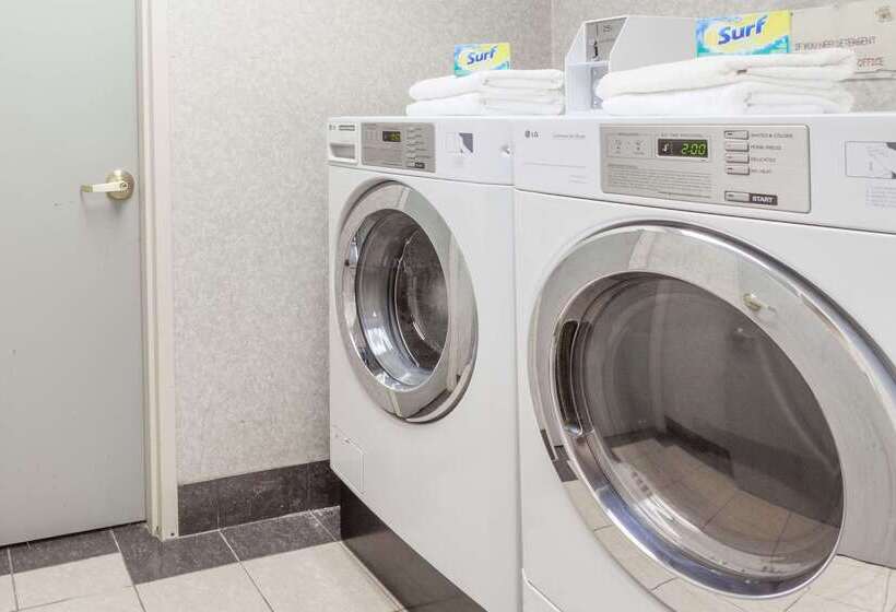 فندق Days Inn & Suites By Wyndham Huntsville