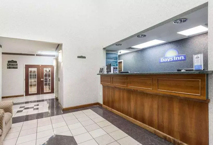 호텔 Days Inn & Suites By Wyndham Huntsville