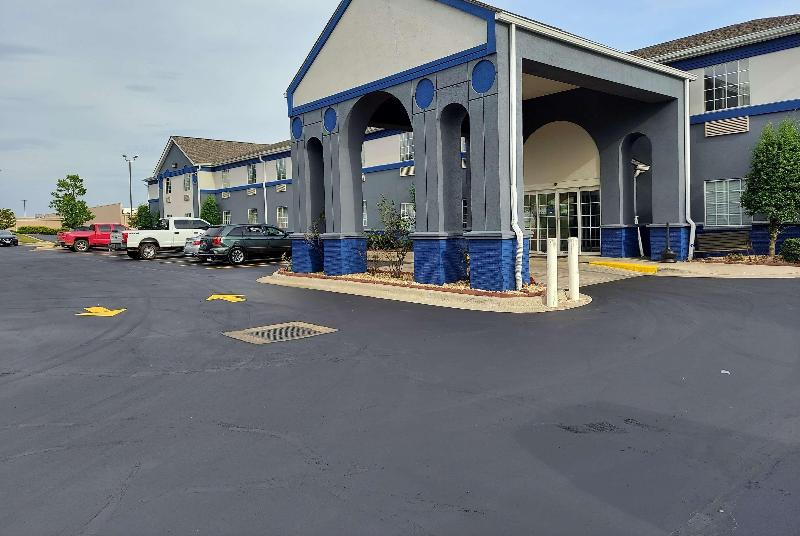 فندق Days Inn & Suites By Wyndham Huntsville