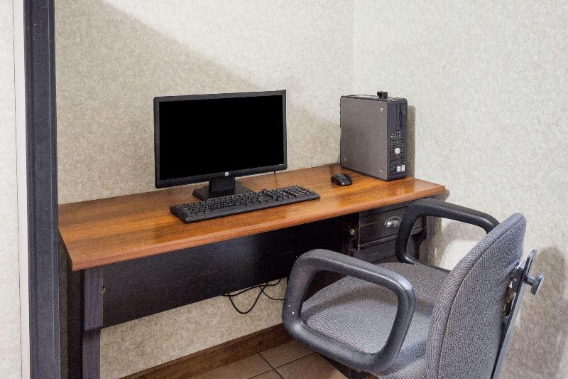 فندق Days Inn & Suites By Wyndham Huntsville