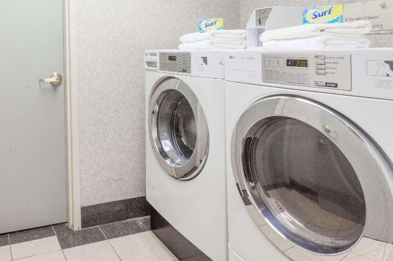 فندق Days Inn & Suites By Wyndham Huntsville