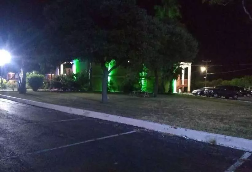 호텔 Knights Inn San Antonio Near Frost Bank Center