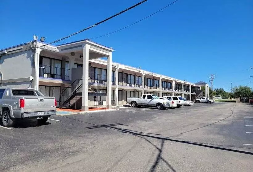 호텔 Knights Inn San Antonio Near Frost Bank Center