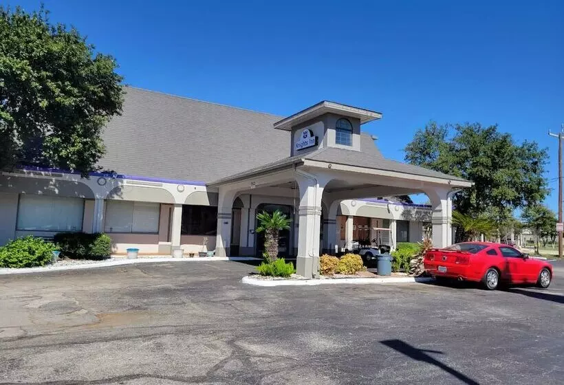 호텔 Knights Inn San Antonio Near Frost Bank Center