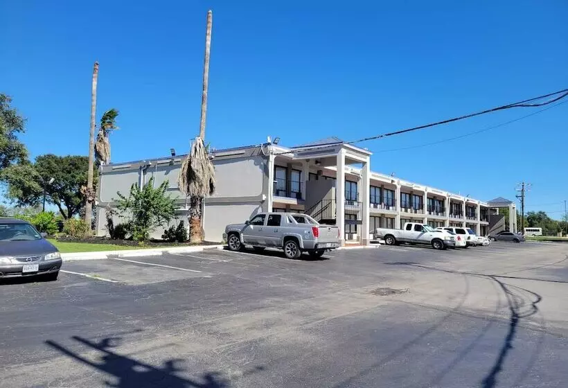 호텔 Knights Inn San Antonio Near Frost Bank Center