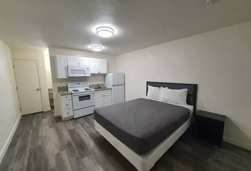 ホテル Ocotillo Apartments &