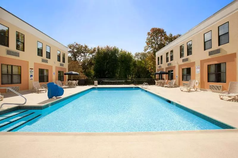 فندق La Casa Inn & Suites Middleboro