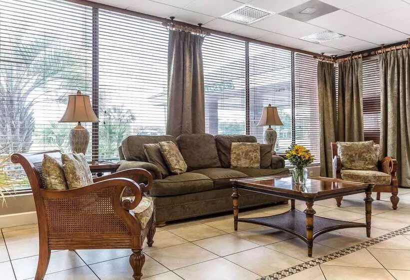 Отель Quality Inn & Suites